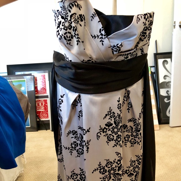 Grey / Silver and Black floral print dress - Picture 2 of 4